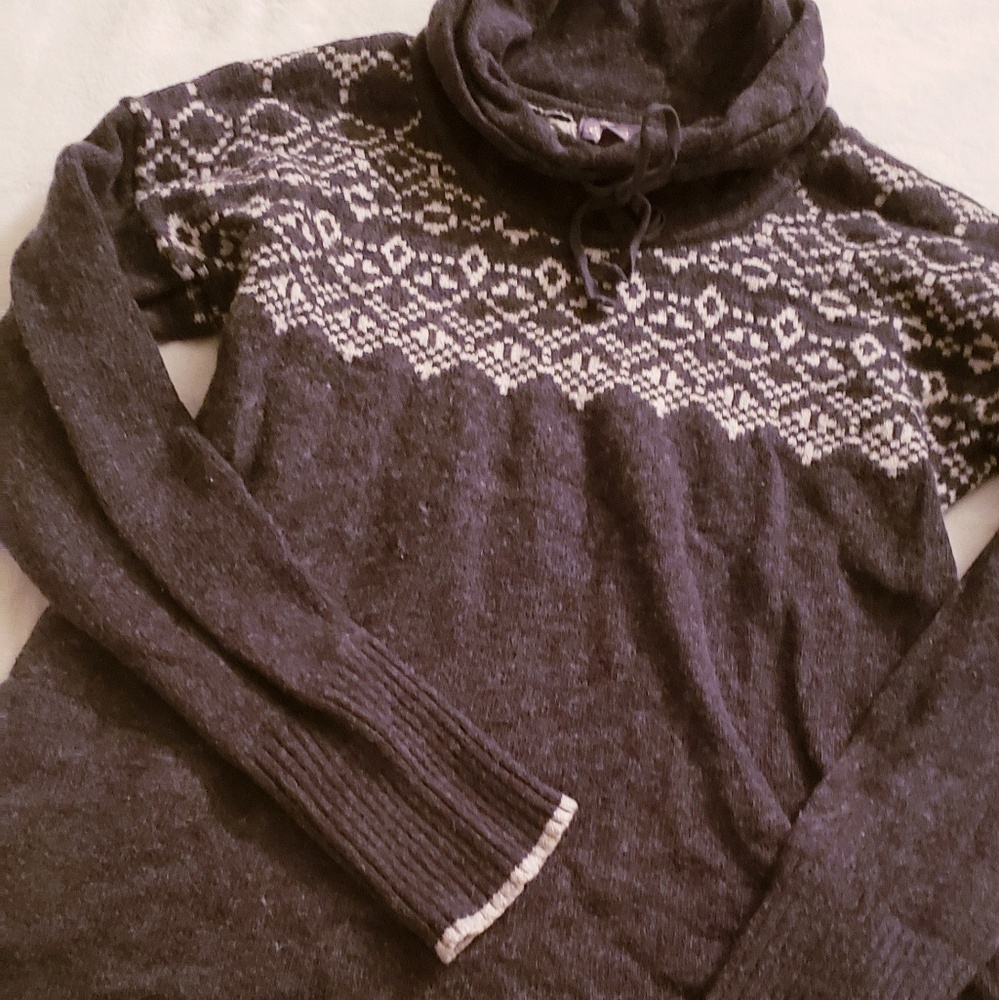 Sweater... with POCKETS!